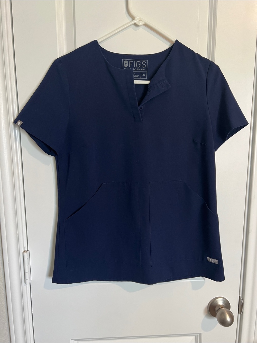 Bundle of Figs Navy Blue Short-Sleeve Medical Scrubs *Read Description* - Picture 3 of 15
